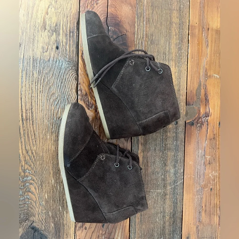 TOMS Suede Wedges - Picture 3 of 6